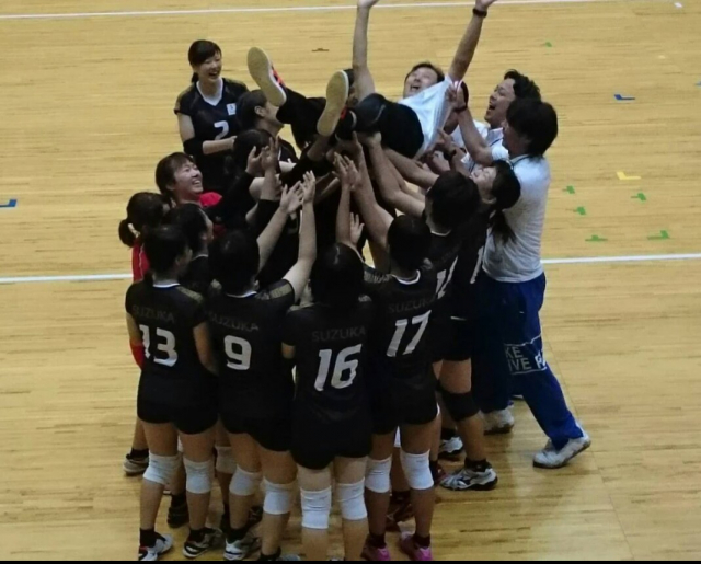 鈴鹿大学合同バレーボールチーム『SUZUKA』が全国大会で優勝